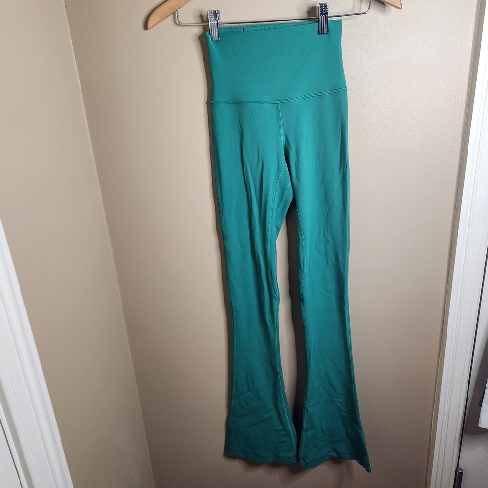 Lululemon Groove Super High Rise Flared Pant  Size 0 Cascadia Green W5EUSS